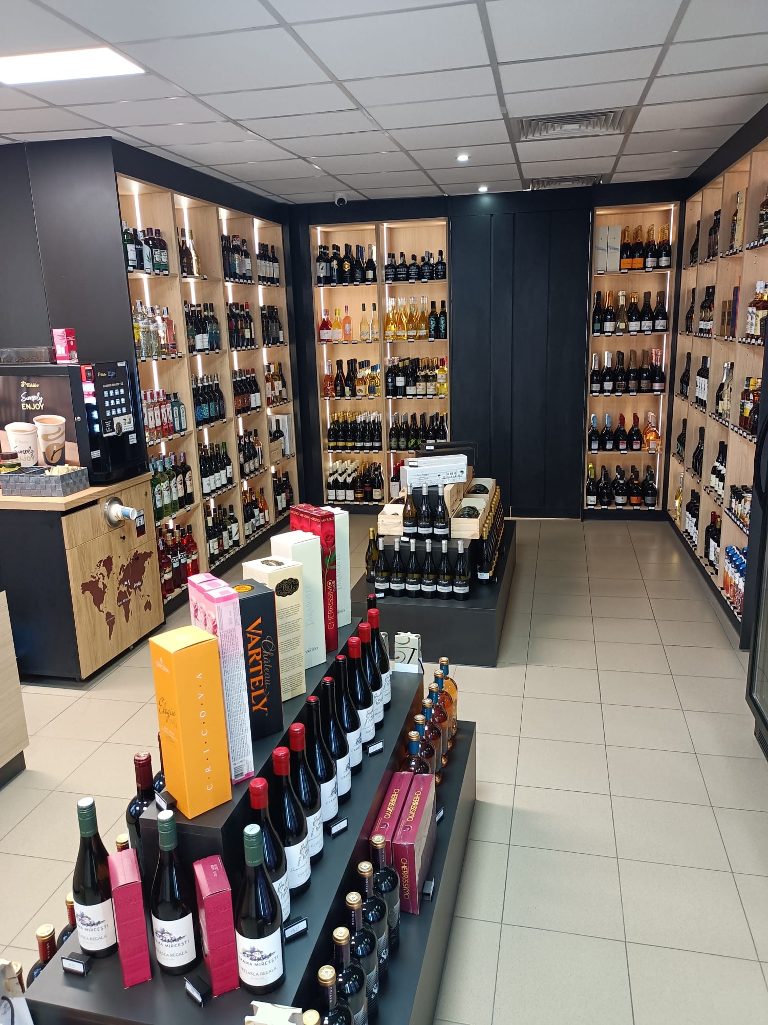 Living luminos amenajat de Bivio Drinks